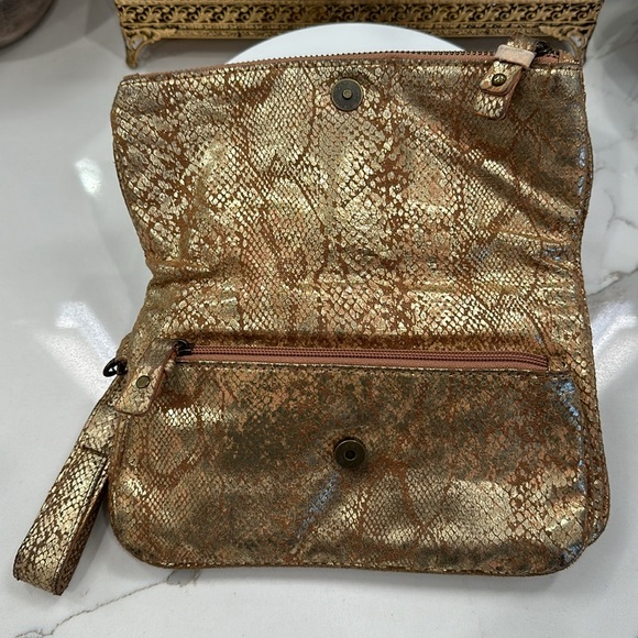 Jessica Simpson Coppery/Golden/Bronze Metallic Snakeskin Print Wristlet VGUC - Picture 8 of 17